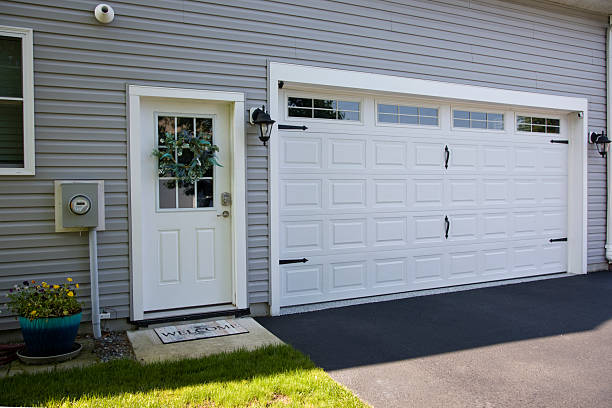 24/7 Emergency Garage Door Panel Replacement experts in Newton, KS